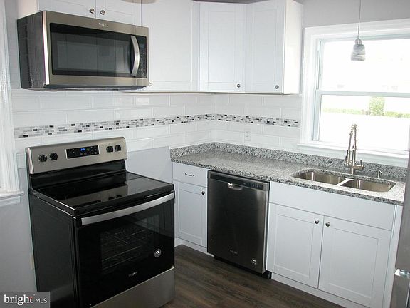3rd image of 10933 Coffman Ave