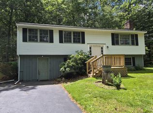 31 Clay Hill Rd, Cape Neddick, ME 03902
