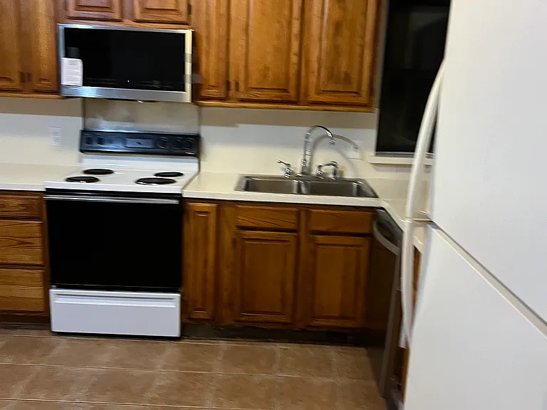 711 E Timberview Ln — Photo 23