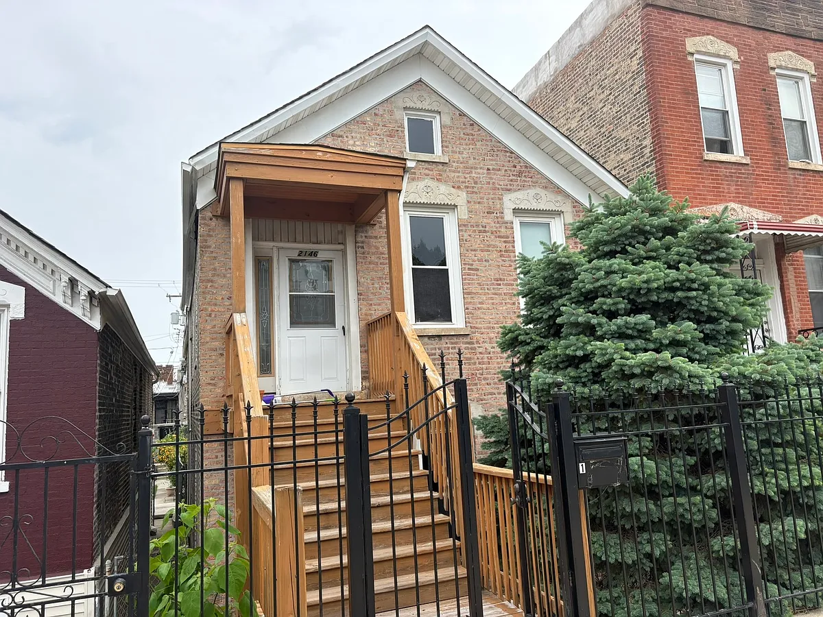 Building Photo - 2146 W 22nd Pl #2