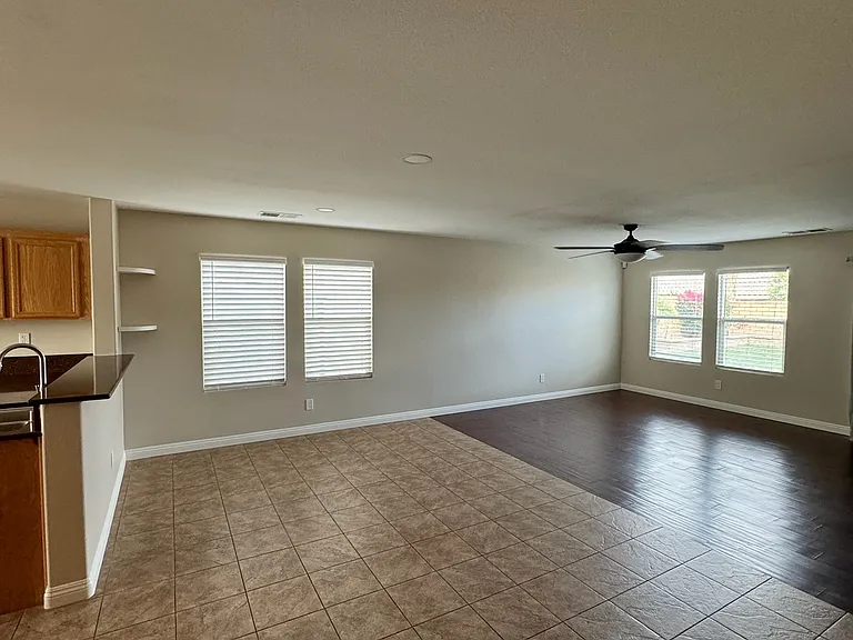 Langley Ct — Photo 8