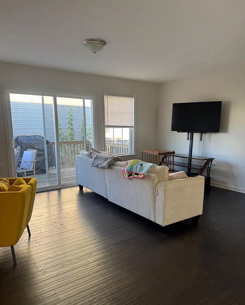 3 bed, 2.5 bath, 1800 sqft, $1,750 — Photo 2