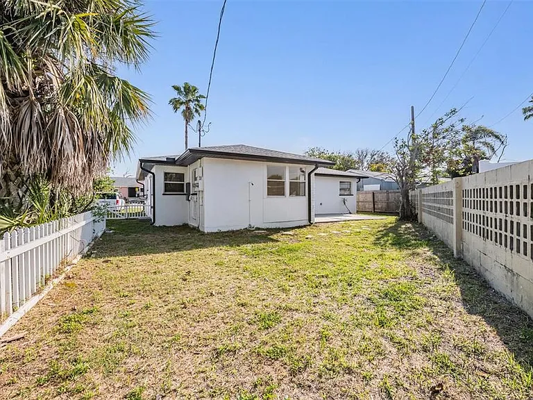 14040 Miramar Ave — Photo 21