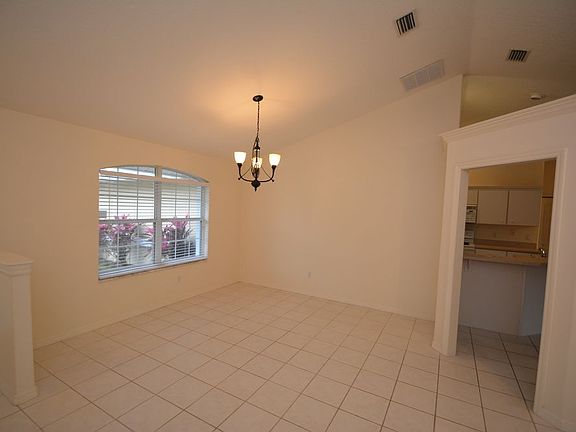 3rd image of 92 Forest Hill Dr