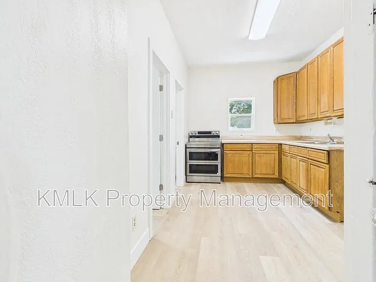 508 Crouse St — Photo 11