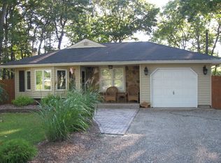 229 Chichester Ave, Center Moriches, NY 11934