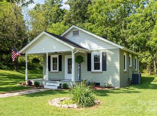 2 Foster Creek Rd, Horse Shoe, NC 28742