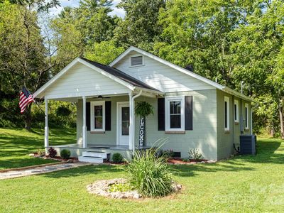 2 Foster Creek Rd, Horse Shoe, NC, 28742