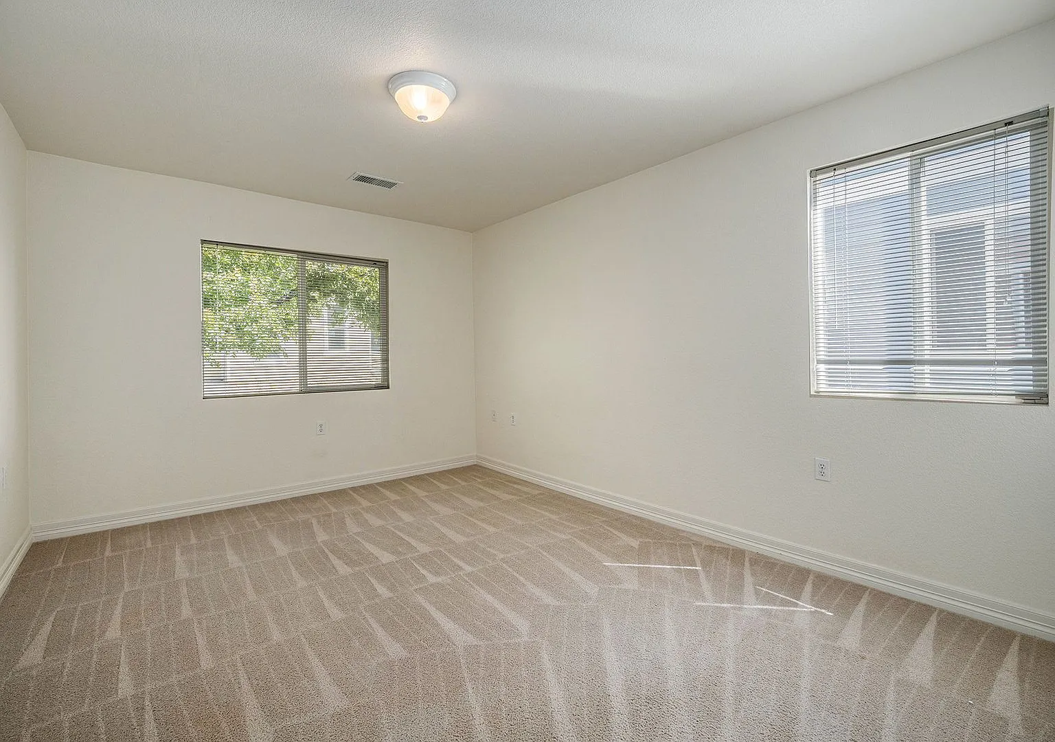 Available October 1st - Close To The Airport And Main Highways! — Photo 4