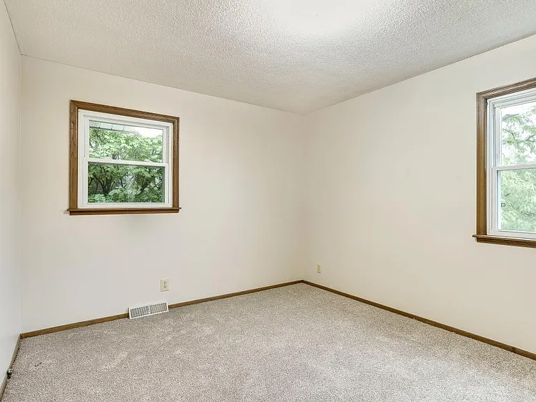 1823 Johnson St NE — Photo 7