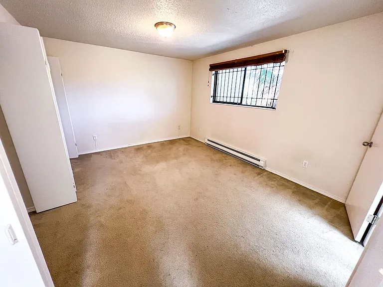 Annaron Apartments — Photo 37