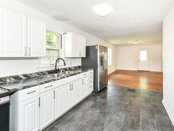 3rd image of 4231 E Pleasant Run Parkway South Dr