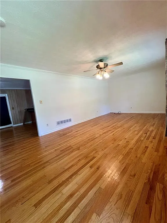 3 bed, 2.5 bath, 2100 sqft, $1,900 — Photo 3