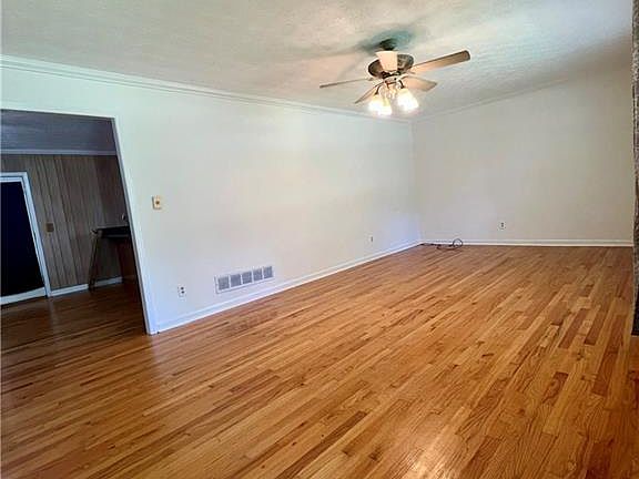 3rd image of 6695 Courtney Dr