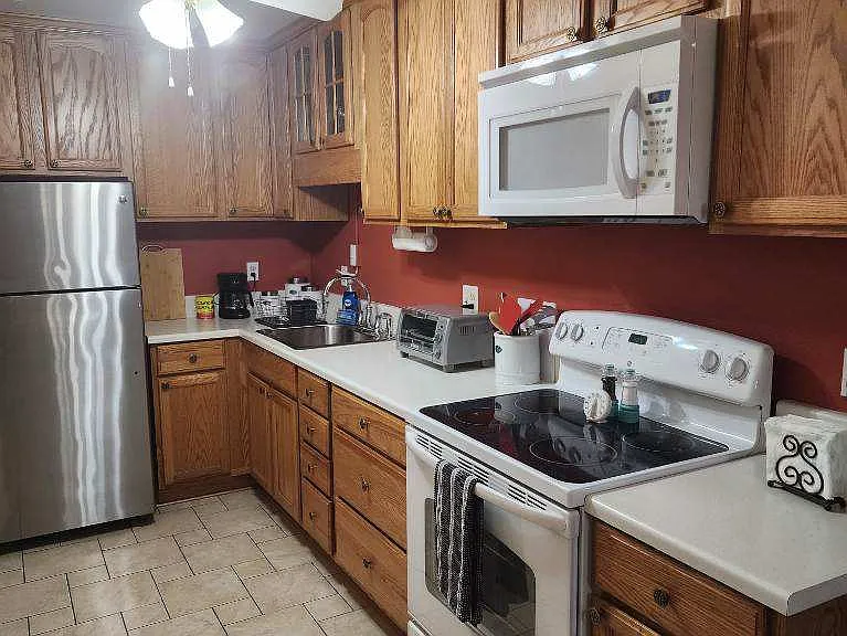2809 N Los Felices Cir E #G213 — Photo 11