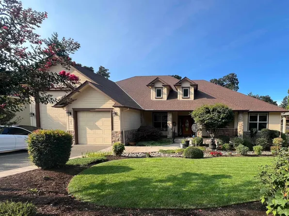305 Tillicum Dr, Silverton, OR 97381