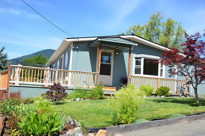 523 3rd St photo 1
