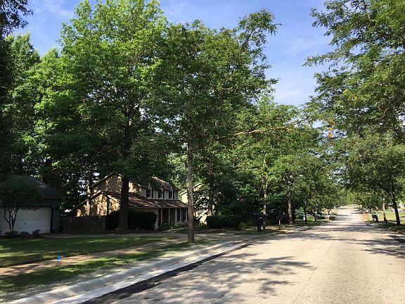 3rd image of 2743 Laurel Woods Blvd