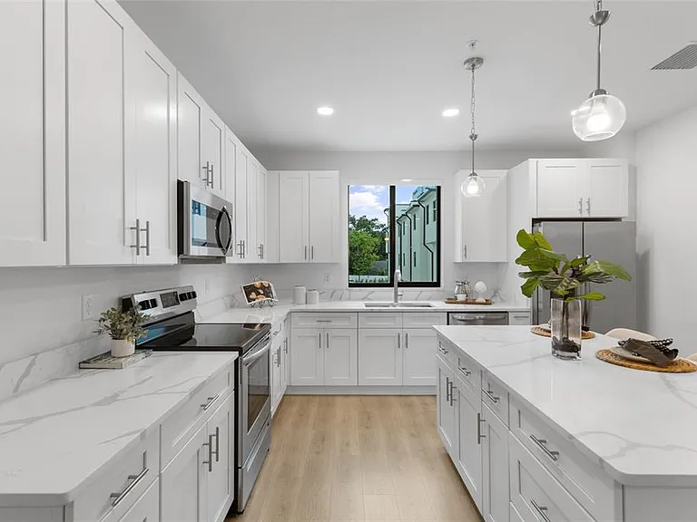 266 Park Lake St #19 — Photo 8