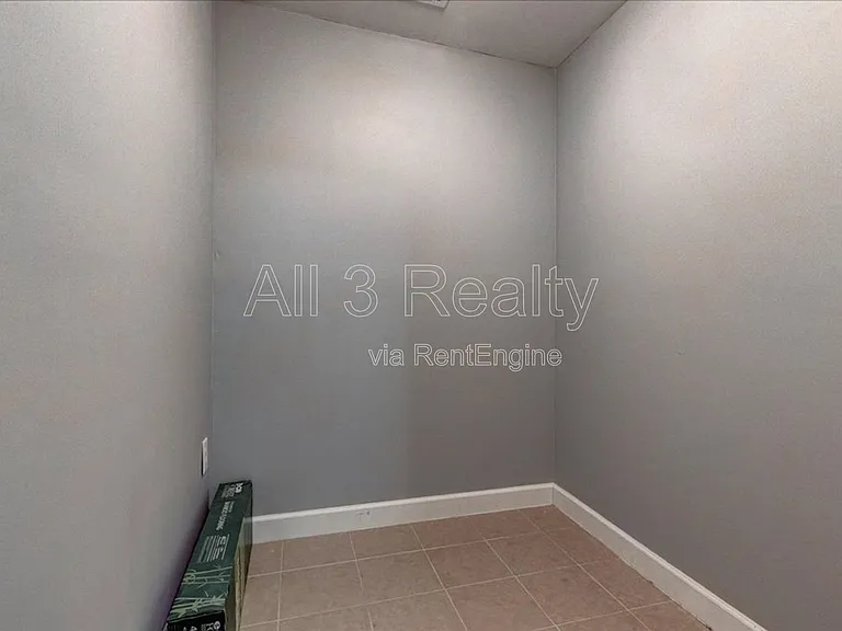 2540 Alvecot Cir — Photo 24