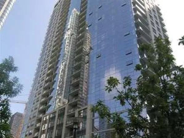 201 N Westshore Dr, Chicago, IL