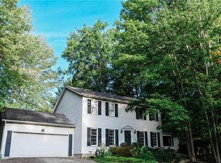 19070 Brookfield Rd, Chagrin Falls, OH 44023