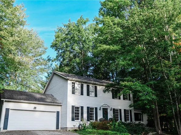 19070 Brookfield Rd, Chagrin Falls, OH 44023