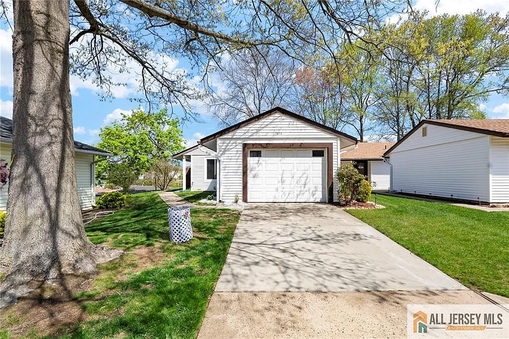 1 bed, 1.0 bath, $2,100 — Photo 1
