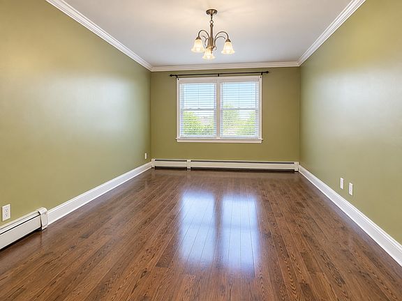 4th image of 14035 183rd St #2