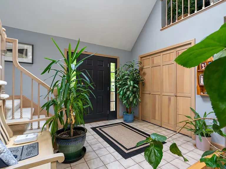 39 Robertson Dr — Photo 10