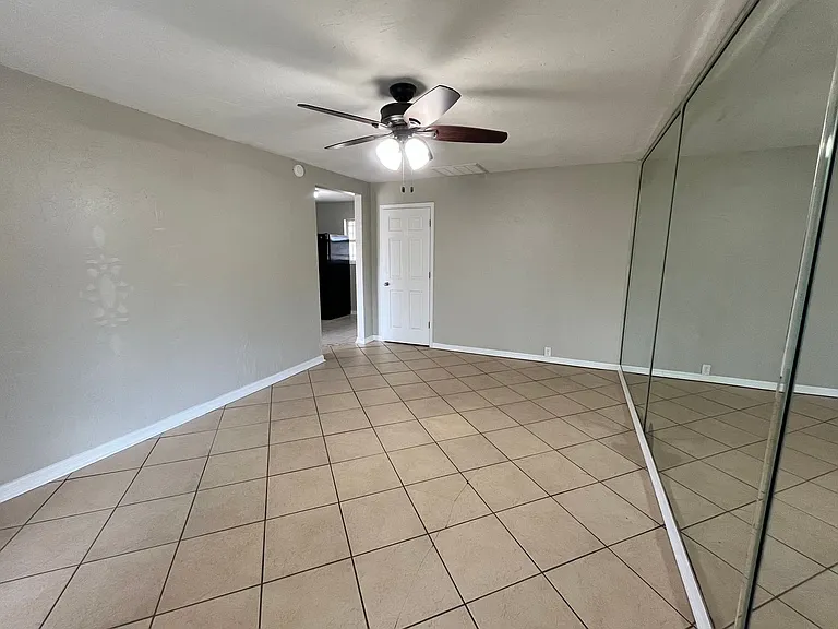 423 SE Country Club Rd — Photo 16