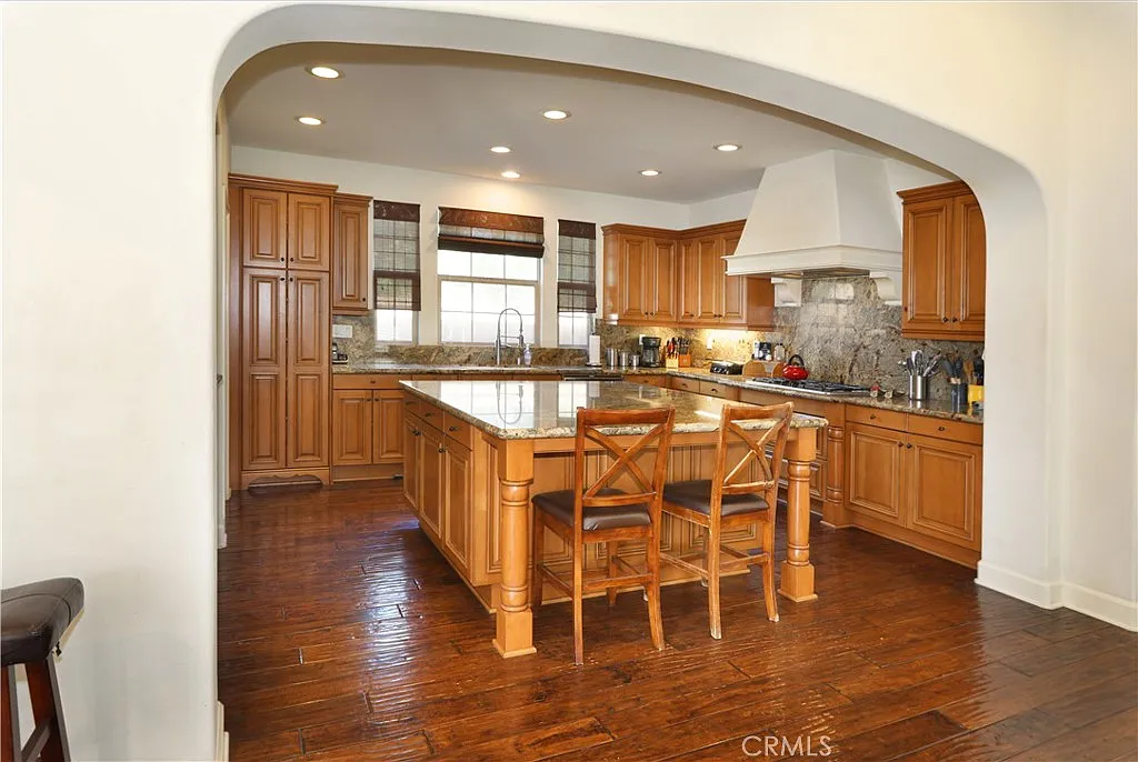 4 bed, 2933 sqft, $6,750 — Photo 3
