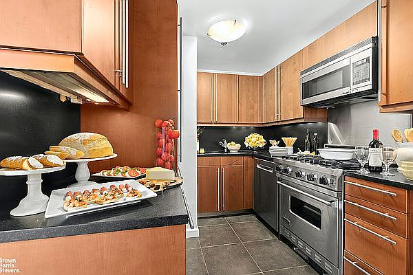 1st image of 305 2nd Ave APT 524