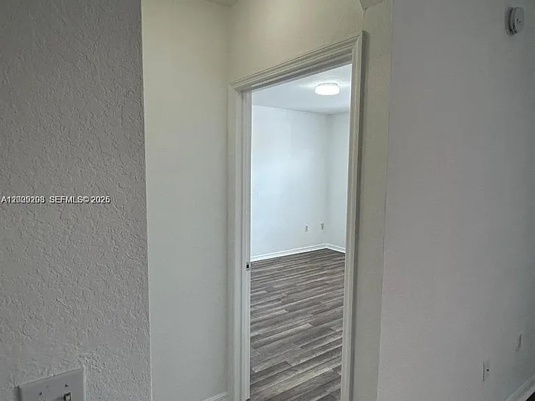 1002 Belmont Ln #1002 — Photo 8