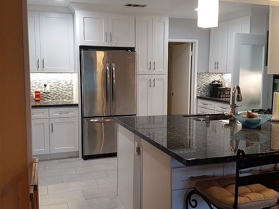 3rd image of 6318 Vicland Pl