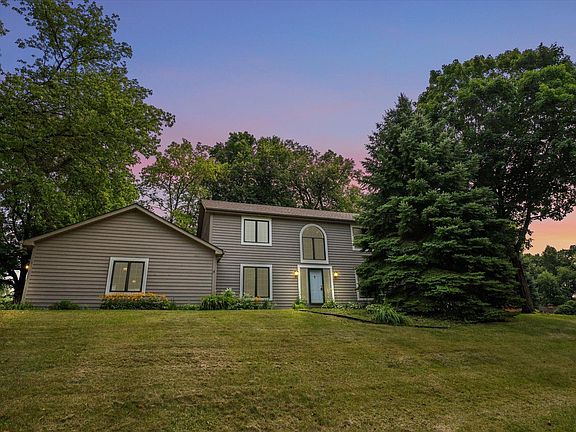 2nd image of 5301 S Park Dr