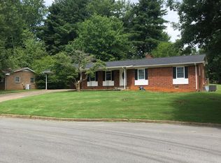 210 Haynes Dr, Johnson City, TN 37604