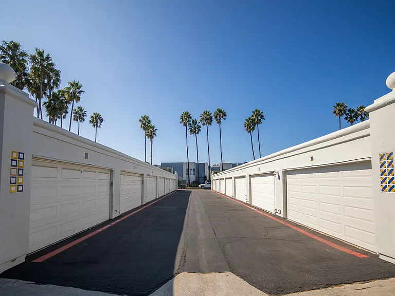 8 Antigua Ct — Photo 34