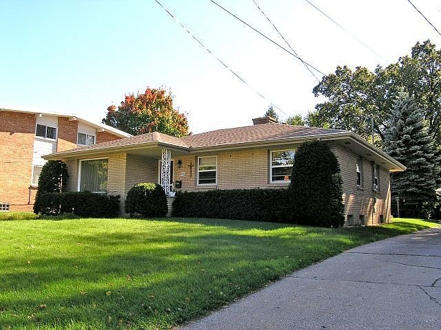 1st image of 864 Arbor St NE
