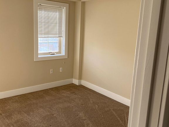 3rd image of 1095 Rockland Ave APT 3A