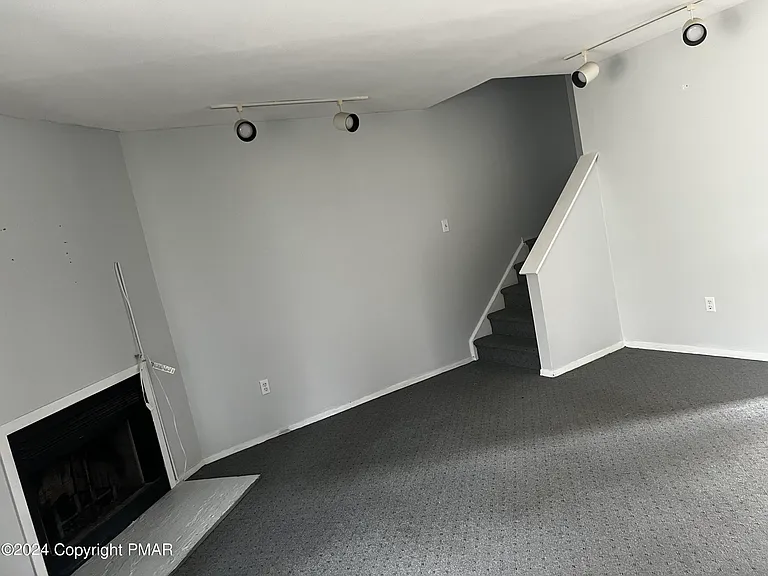 509 Wales Ct — Photo 5