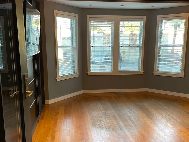 566 Smith St — Photo 2