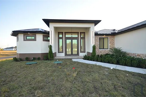 3 bed, 2601 sqft, $3,000 — Photo 2