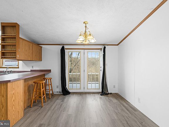 5th image of 124 School House Dr
