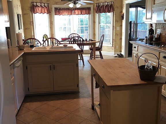 4th image of 2320 Weatherstone Cir SE