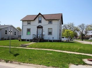 249 N Main St, Monticello, IA 52310