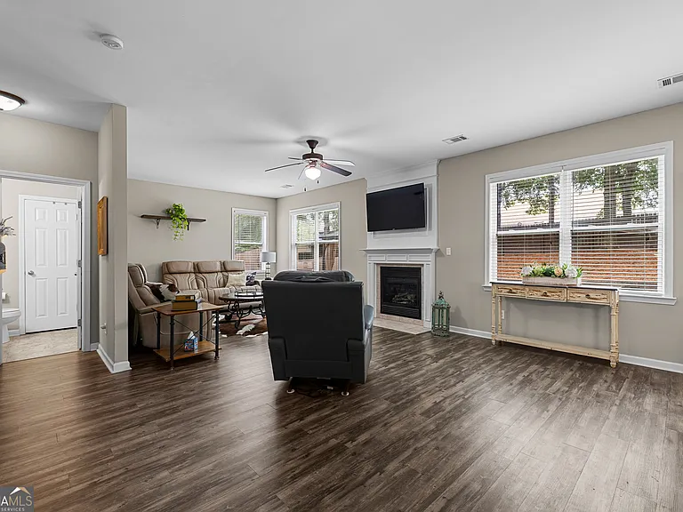 77 Lakeshore Pkwy — Photo 6