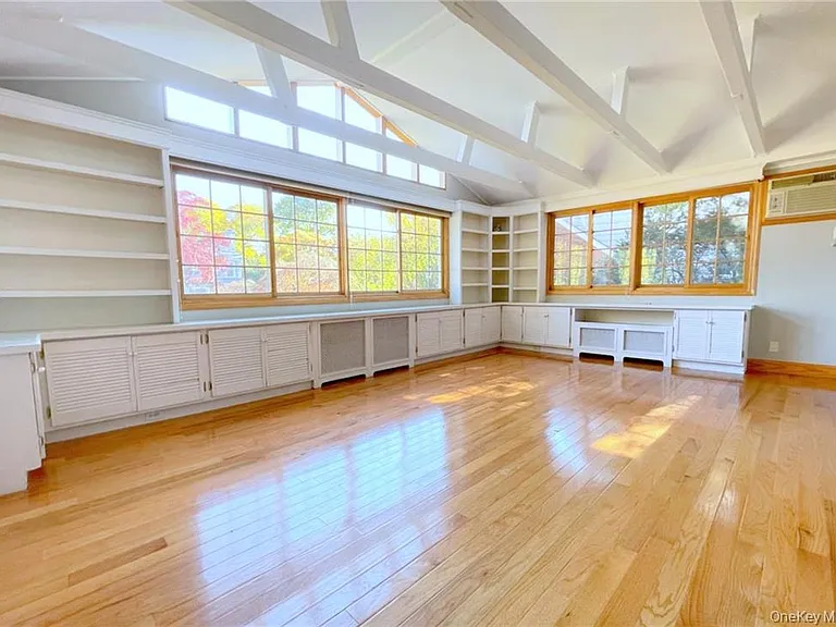 12 Ervilla Dr — Photo 10