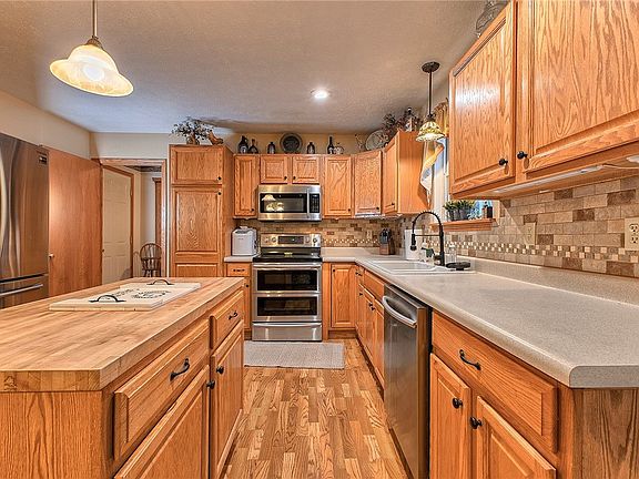 2nd image of 34 Boes Dr