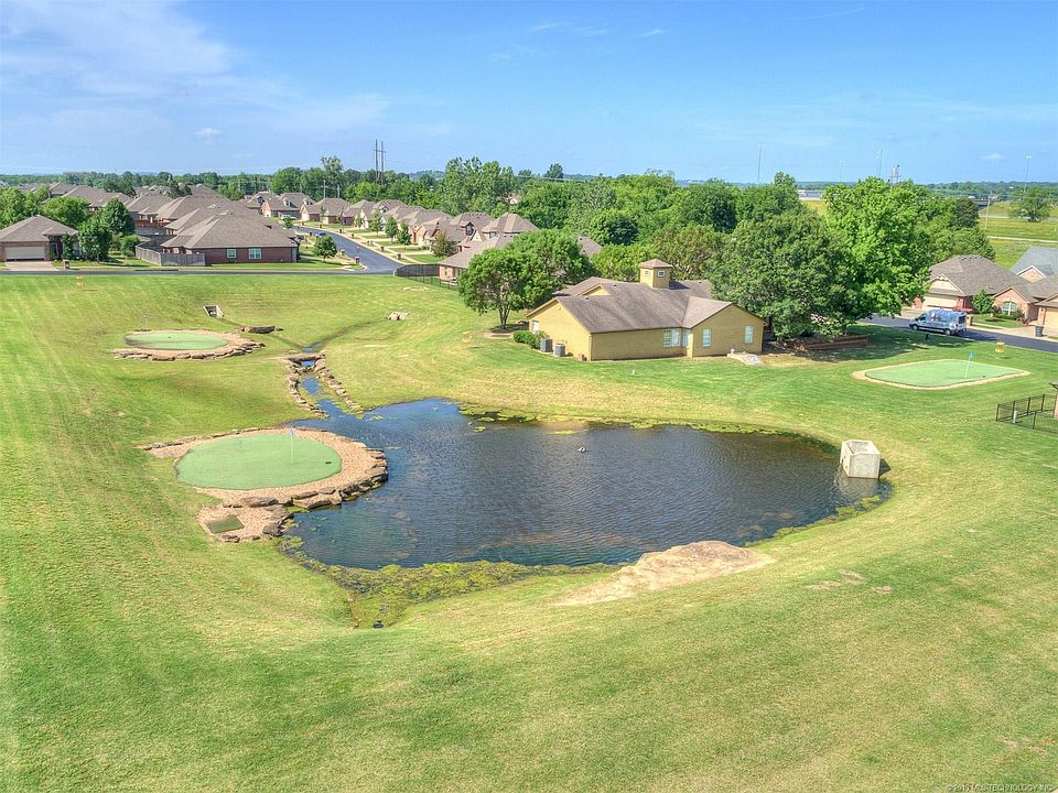 2nd image of 10711 Masters Cir